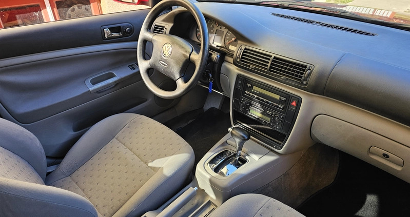 Volkswagen Passat cena 11700 przebieg: 180000, rok produkcji 1998 z Kępno małe 352